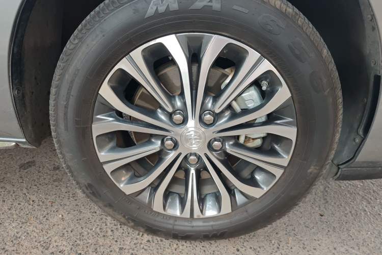 Used Buick GL8 2023 Facelifted Land Cruiser Executive Luxury Version