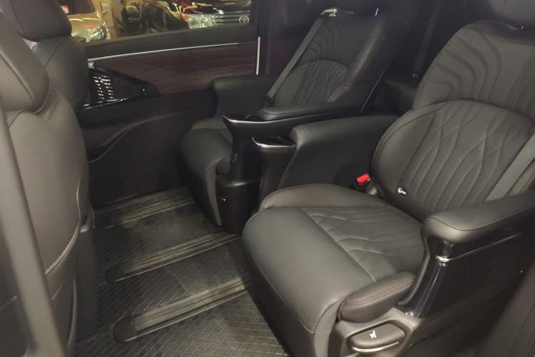 Used GAC Trumpchi M8 2024 Master Series 400T Prestige Edition
