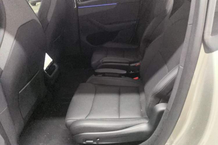 Used Tesla Model Y L 2025 Model Long-Range All-Wheel-Drive Version