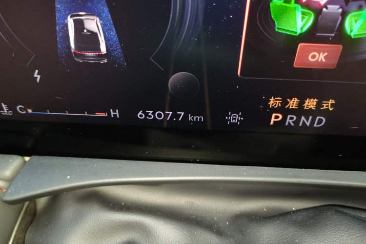 Used Lincoln Z 2025 2.0T Knight Special Edition Odometer Close Up