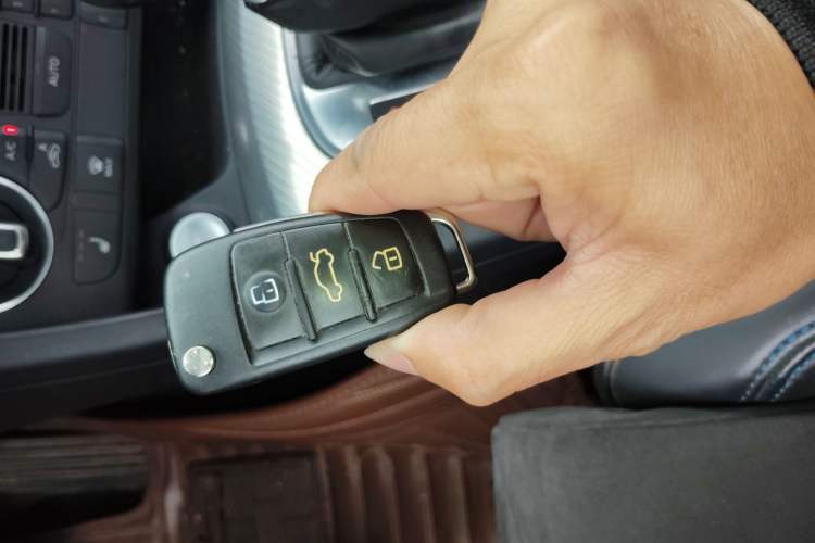 Used Audi Q3 2018 30th Anniversary Edition 35 TFSI quattro all-wheel-drive sport model Vehicle Key