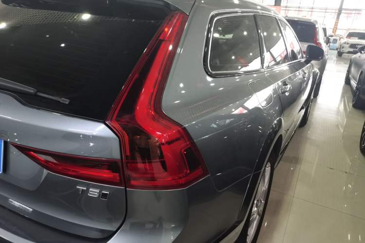 Used Volvo V90 2017 Cross Country T5 AWD Smart Range Edition
