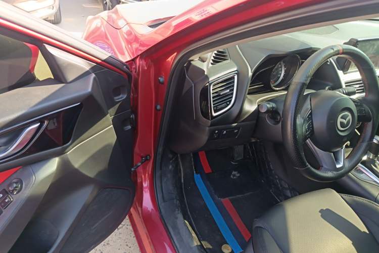 Used Mazda Mazda 3 Axela 2016 Sedan 1.5L Automatic Comfort Model
