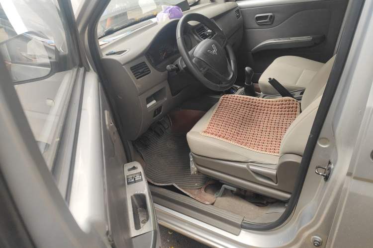 Used Wuling Rongguang V 2018 1.5L Standard Version Driver Seat