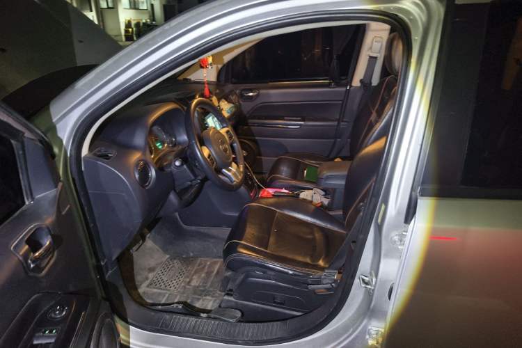 Used Jeep Compass 2011 2.4L four-wheel drive luxury version