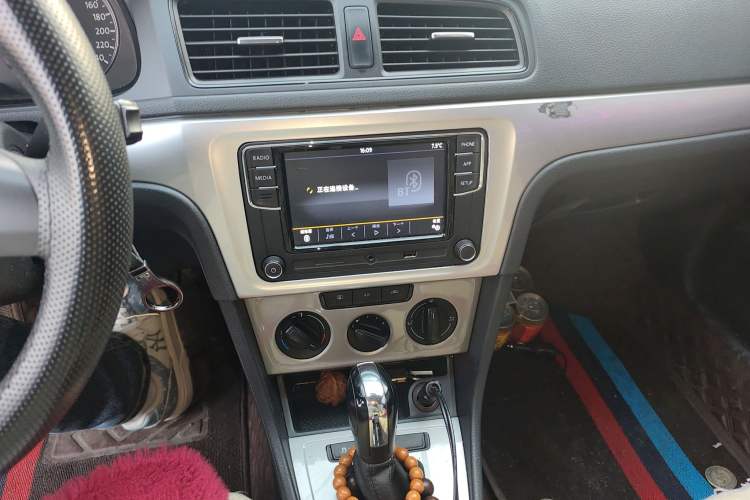 Used Volkswagen Gran Lavida 2013 1.6L Automatic Fashion Model
