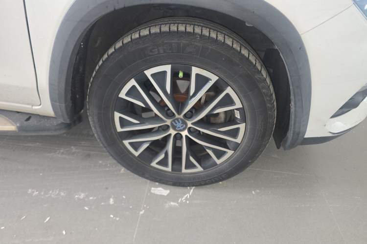 Used BYD Song New Energy 2017 Song DM 1.5TID All-Wheel Drive Luxury Model Right Front Wheel Hub