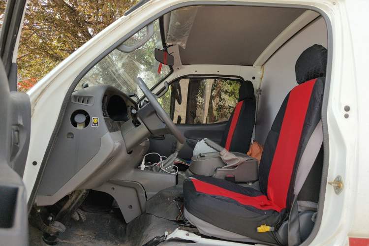 Used Jinbei Hiace 2020 2.0L Express King Series Deluxe Van Standard Roof China VI Emission Standard 1TZS
