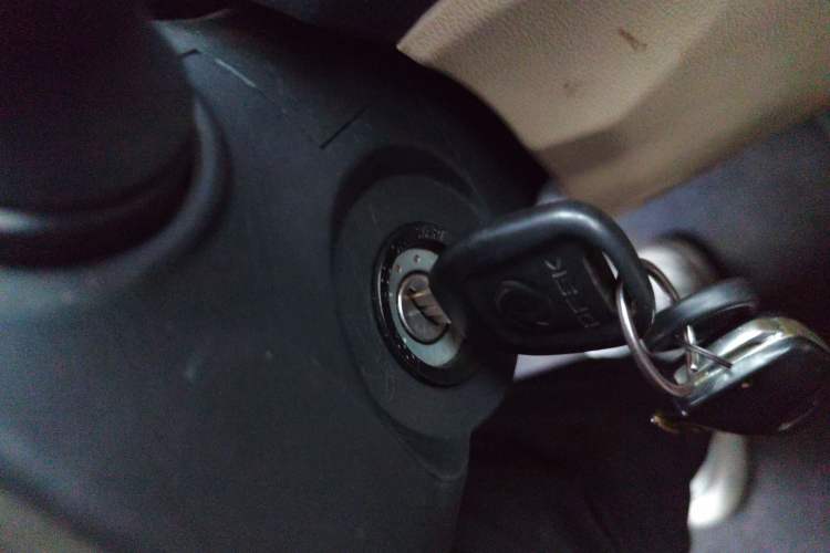 Used Dongfeng Fengon 360 2015 1.5L Manual Comfort II 7-Seater
