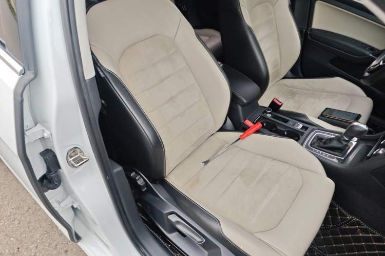 Used Volkswagen Golf 2017 230TSI Automatic Luxury Million-Vehicle Commemorative Edition
