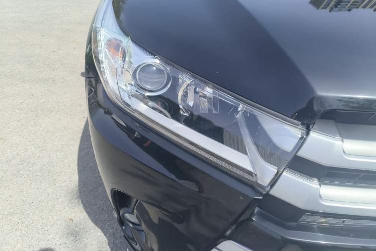 Used Toyota Highlander 2018 2.0T Four-Wheel Drive Luxury Edition 7 Seats China V Emission Standard
