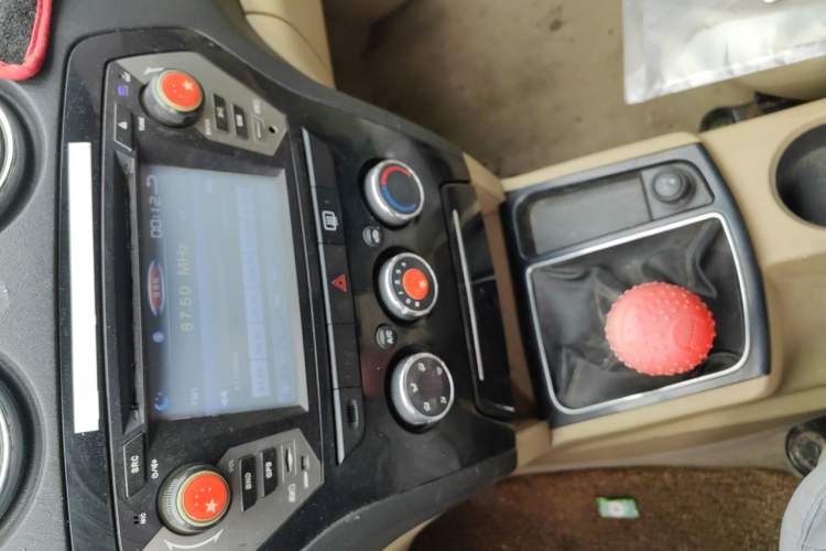 Used JMC Yusheng S350 2013 2.4T Two-Wheel-Drive Special Edition