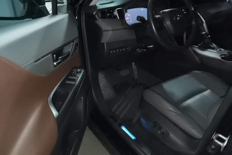 Used Toyota Harrier 2022 2.0L CVT Two-Wheel Drive Flagship Edition Driver Seat