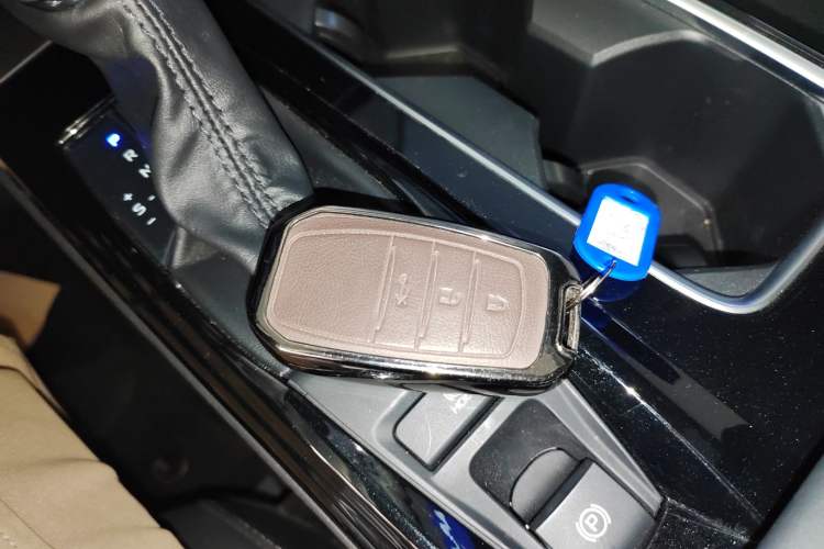 Used Toyota Camry 2026 Model Dual-Engine 2.0HSE Sport Lite Edition
