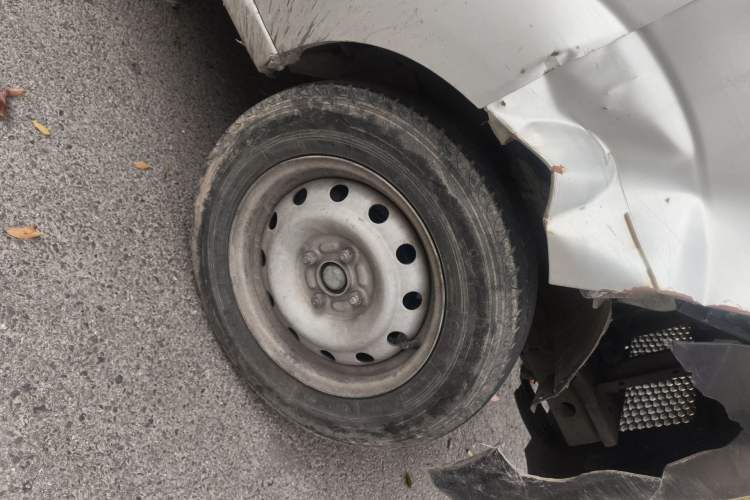 Used Jinbei Hiace X30 2021 1.5L Standard Version Air-Conditioner-Free Van China VI Emission Standard SWC15M Right Front Wheel Hub