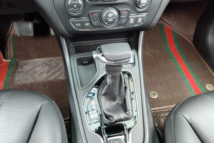 Used Jeep Cherokee 2020 2.0T Two-Wheel Drive Leading Edition