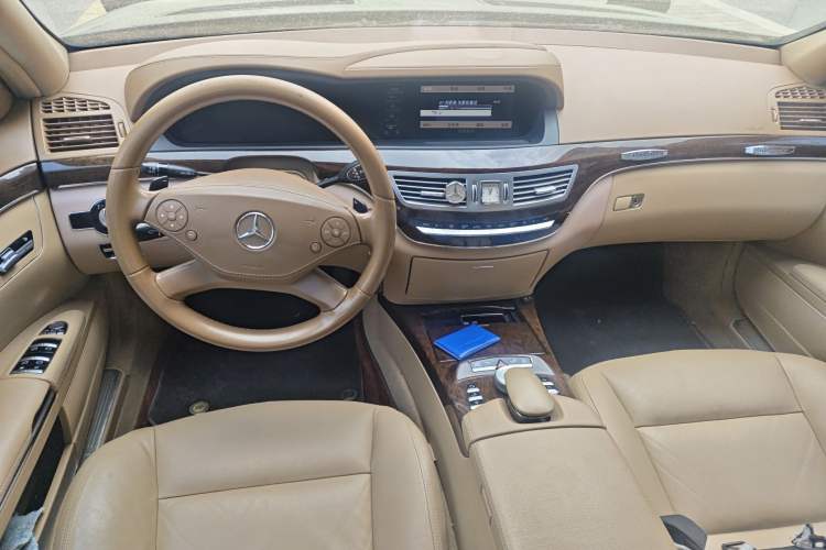 Used Mercedes-Benz S-Class 2012 S 300 L Business Standard Model Center Console