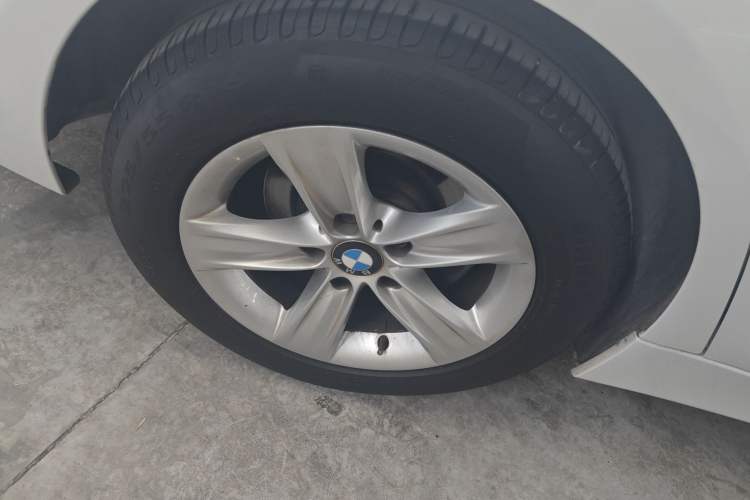 Used BMW 3 Series 2015 320i Luxury Line Stylish Edition