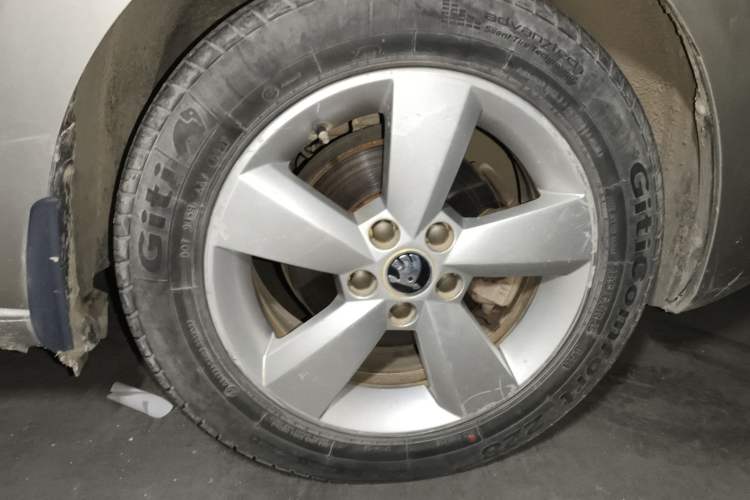 Used Skoda Rapid 2013 1.6L Manual Smart Selection Model