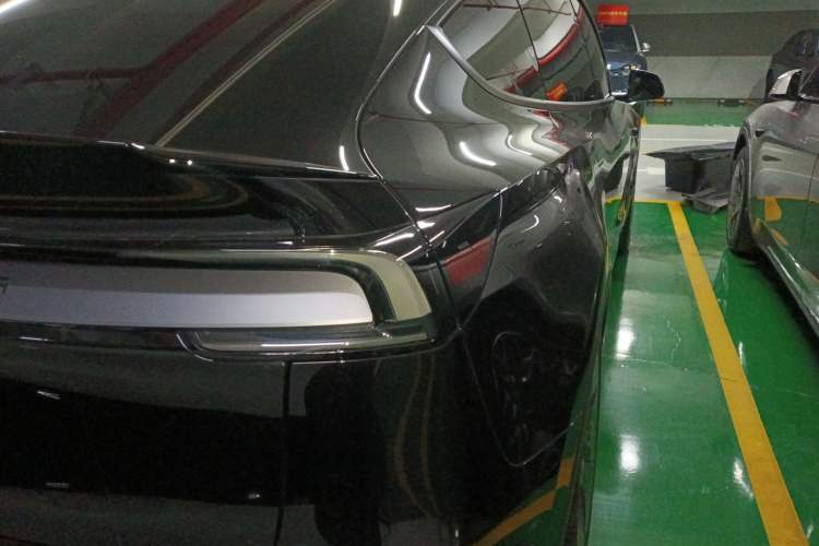 Used Tesla Model Y L 2025 Model Long-Range All-Wheel-Drive Version Right Rear Taillight