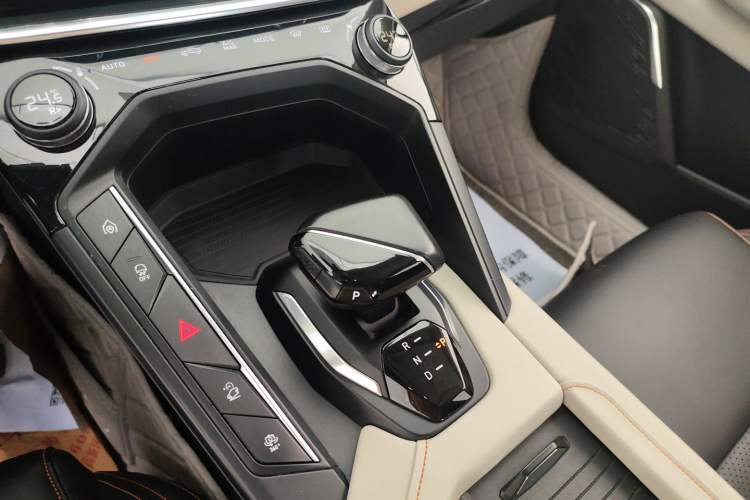 Used Lynk & Co 06 EM-P 2020 PHEV Plus Gear Lever