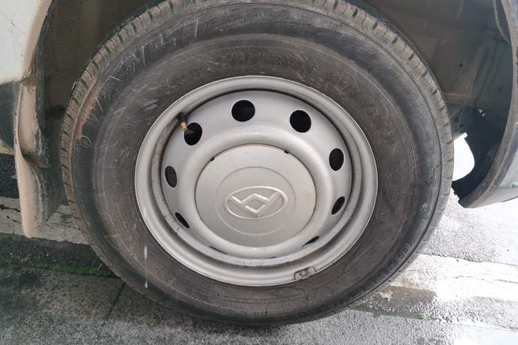 Used SAIC MAXUS Xintu V80 2020 2.5T Manual Classic City Delivery King Short Wheelbase Mid-Roof Design 2/3 Seats