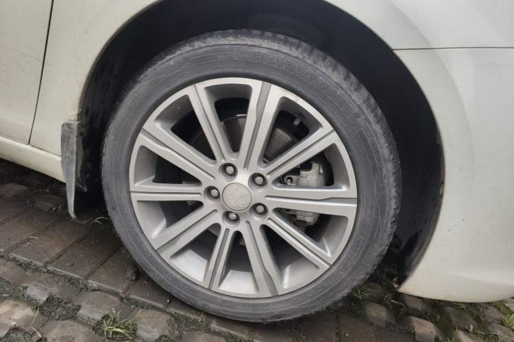 Used Peugeot 408 2016 1.6T Automatic Luxury Edition Right Front Wheel Hub