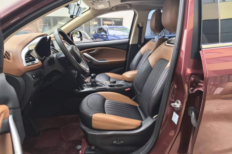 Used Soueast DX7 2015 1.5T Manual Luxury Model
