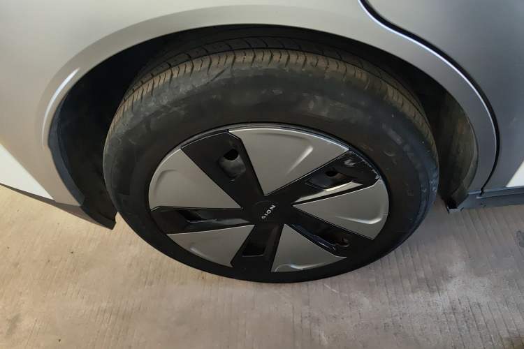 Used AION Y 2023 Plus 610 Enjoy Edition Right Rear Wheel Hub