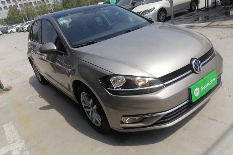 Used Volkswagen Golf 2018 230TSI Automatic Comfort Model Front Right 45 Deg