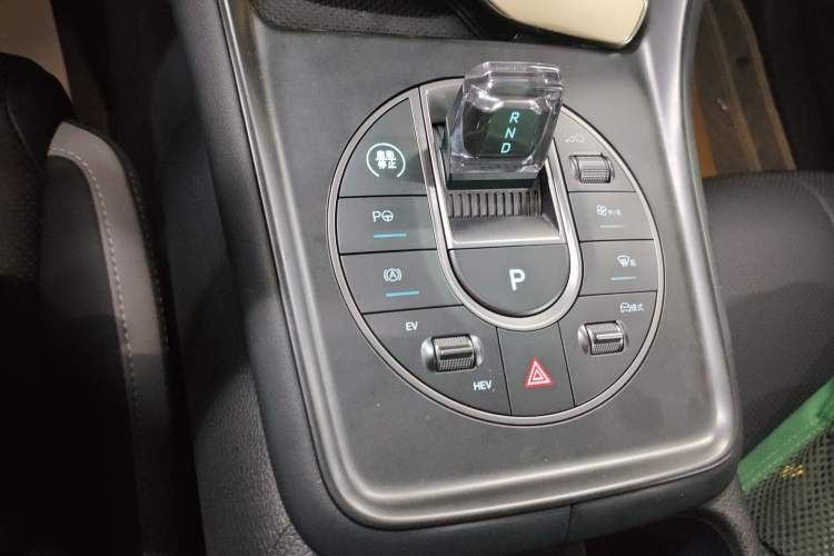 Used BYD Sealion 05 DM-i 2025 DM-i Smart Drive 115KM Flagship Model Gear Lever
