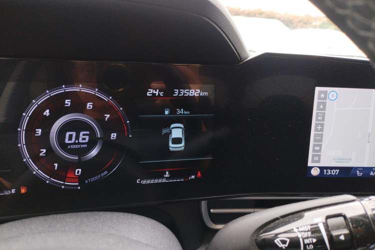 Used Hyundai Elantra 2022 1.5L CVT LUX Prestige Edition Odometer Close Up