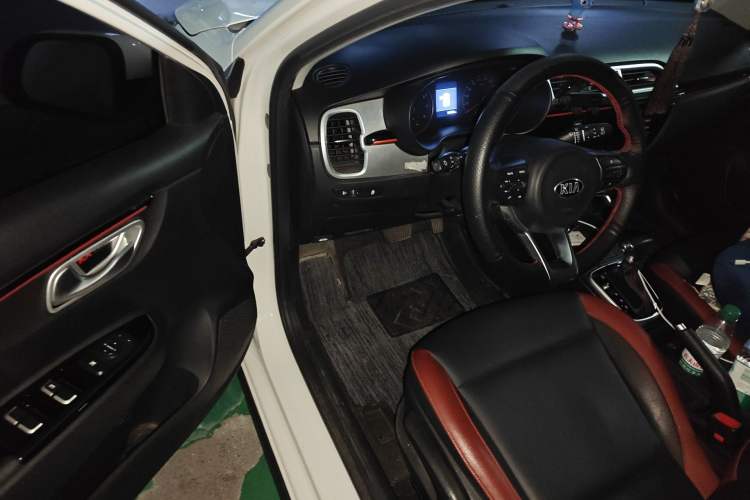 Used Kia KX Cross 2017 1.4L AT GLS
