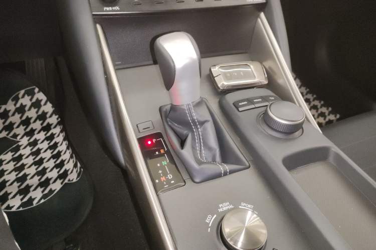 Used Lexus IS 2017 300 Leading Edition
