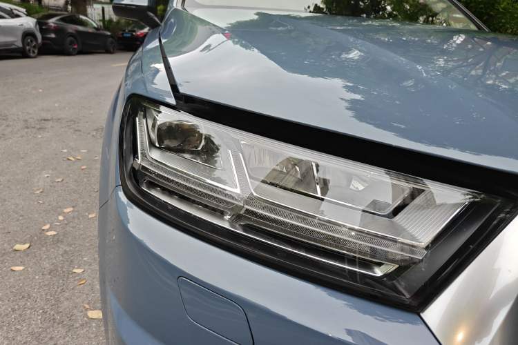 Used Audi Q7 2016 40 TFSI Comfort Model Right Front Headlight