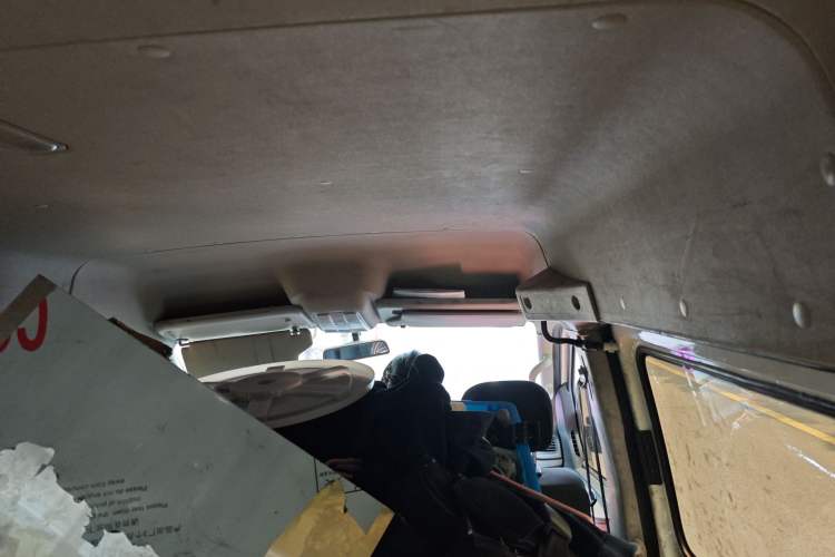 Used SAIC MAXUS Xintu V80 2023 2.0T Manual Classic Aoyuntong Short Wheelbase Mid-Roof 5/6-Seater Headliner