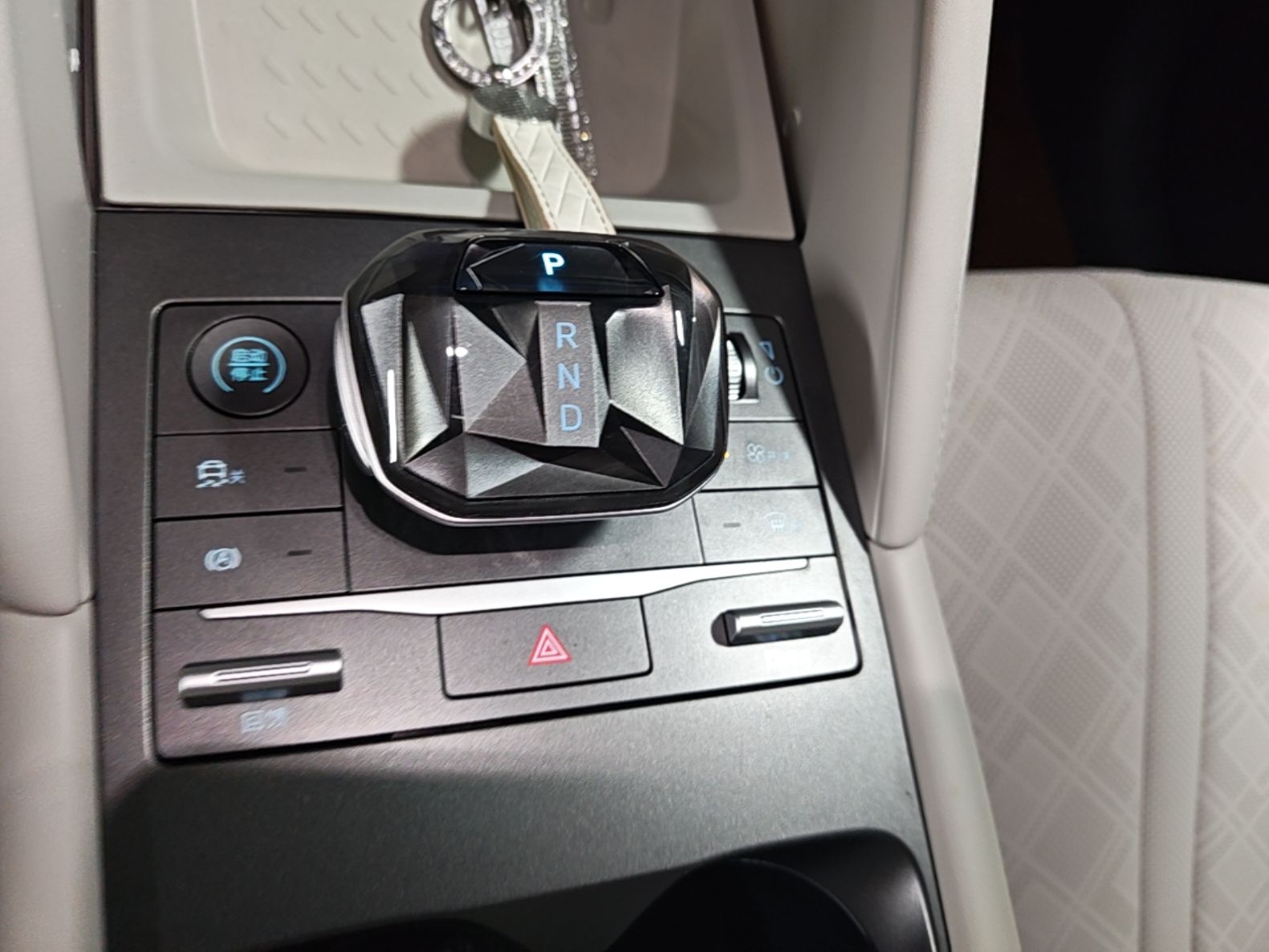 BYD Yuan UP 2024 401 km Active Version — снимка 16