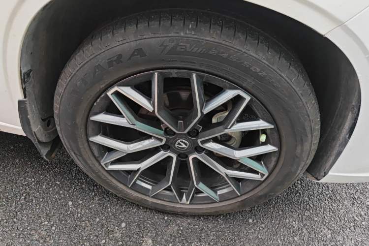 Used CHANGAN UNI-Z New Energy 2024 Blue Whale Smart Electric iDD 125km Beyond Edition Right Front Wheel Hub