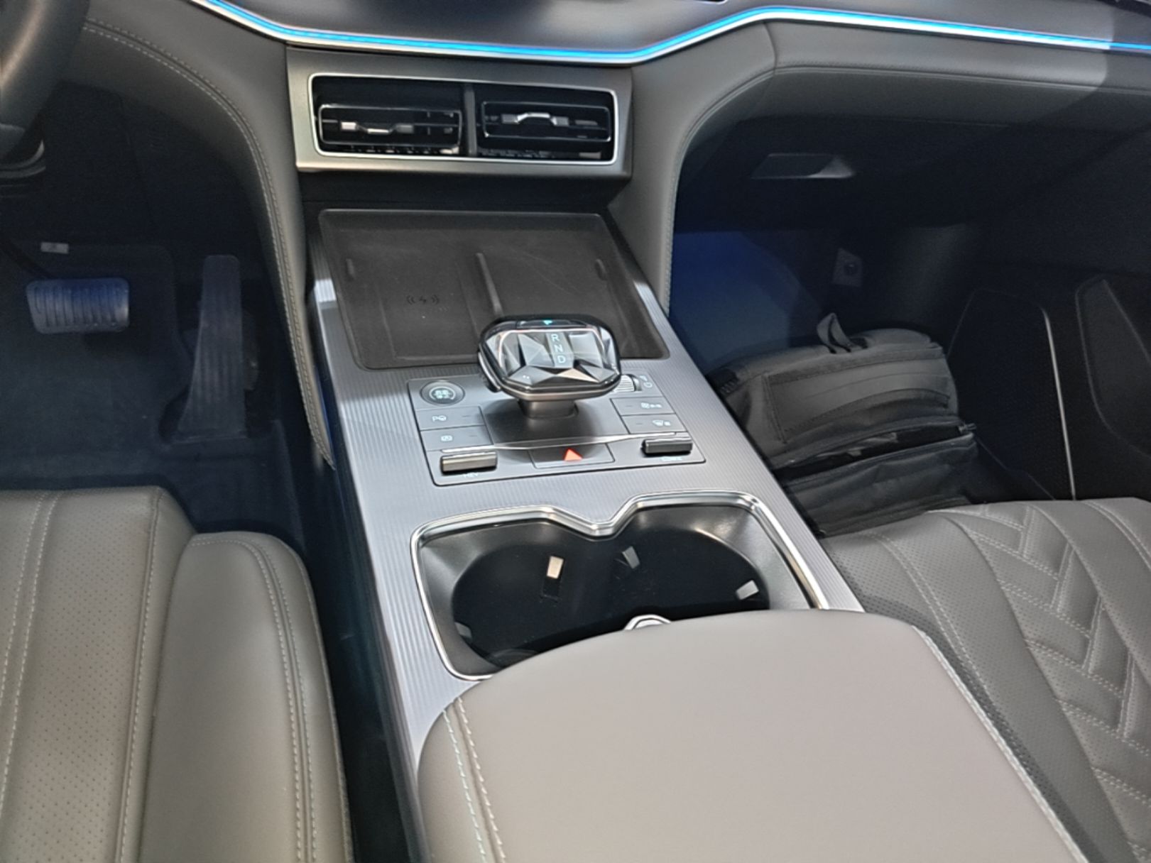 BYD Song L DM-i 2025 Intelligent Driving Version 160 km Beyond-Range Type — снимка 16