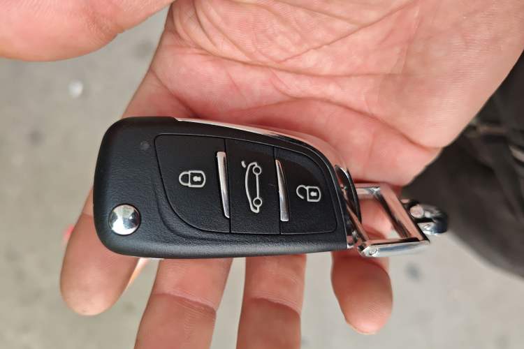 Used Toyota Highlander 2012 2.7L Two-Wheel Drive 7-Seater Luxury Edition
