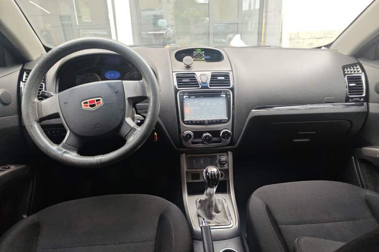 Used Geely Auto Classic Emgrand 2013 Hatchback 1.5L Manual Entry-Level Model Center Console