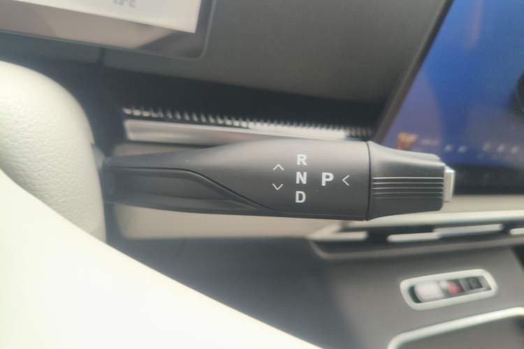 Used VOYAH Dream 2025 PHEV Four-Wheel-Drive Flagship Kunpeng Edition