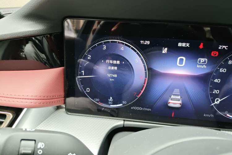 Used Hongqi H5 2024 2.0T Automatic Smart Connect Flagship Edition Odometer Close Up