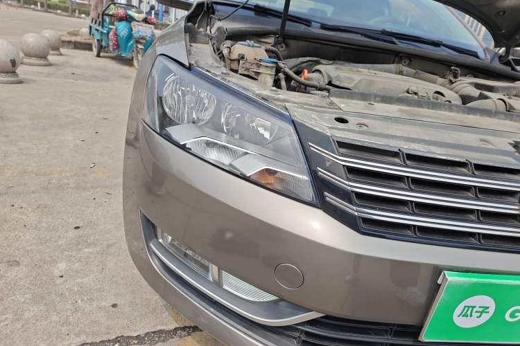 Used Volkswagen Passat 2011 1.8TSI Automatic Prestige Edition Right Front Headlight