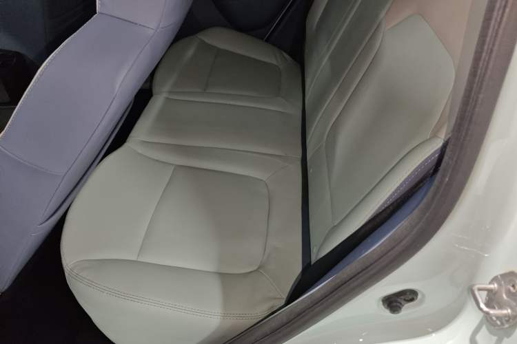 Used Dongfeng NAMMI BOX 2022 Revised Light Wind Edition 201 km Standard Version
