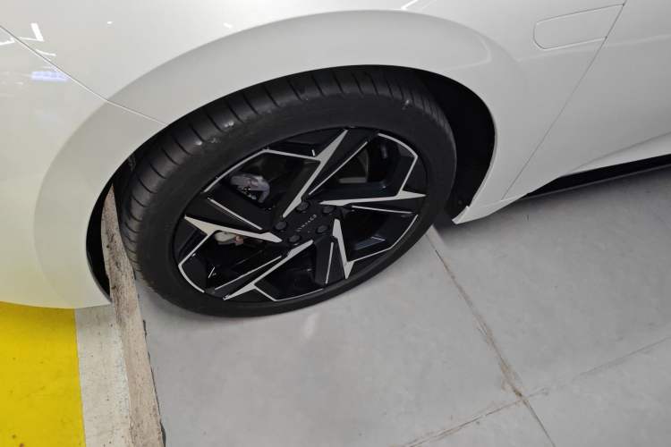 Used Lynk & Co 07 2024 EM-P 126 Long-Range Halo