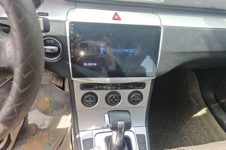 Used Volkswagen Magotan 2011 1.8TSI DSG Luxury Model Audio And AC Panel