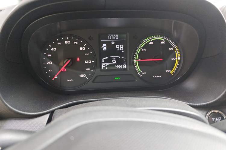 Used Roewe Clever 2021 302km All-Round Version Odometer Close Up
