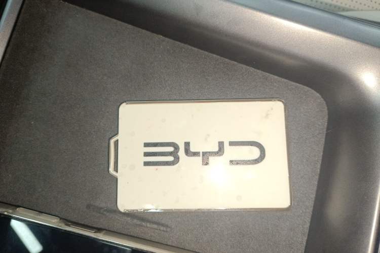 Used BYD Seal 2023 DM-i 1.5L 121km Prestige Model Interior 1