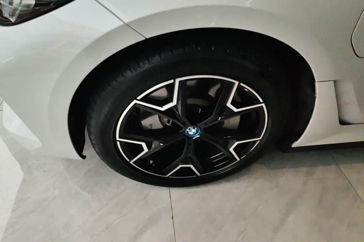 Used BMW i3 2023 eDrive 40 L Midnight Edition
